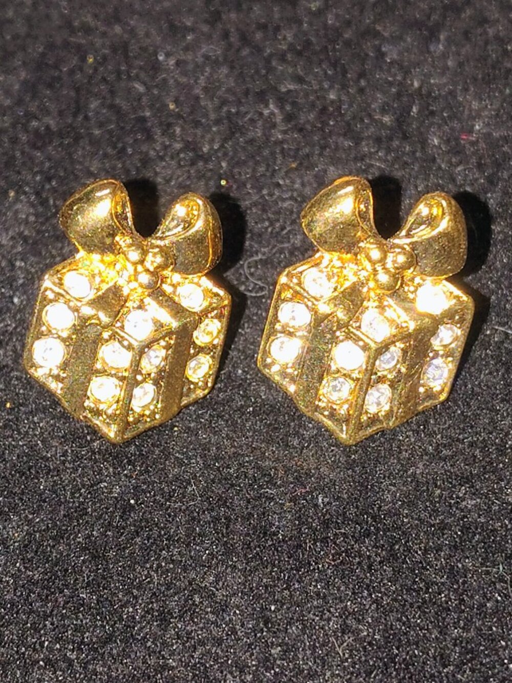 Vintage Avon “Sparkling Package” Stud Earrings – Gold Tone Gift Box – 1990s